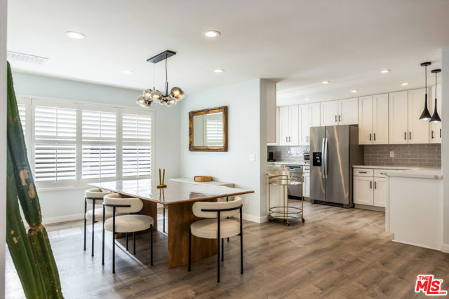 11828 Goshen Avenue, Los Angeles CA: https://media.crmls.org/mediaz/ea40f079-4876-46e3-88fb-5657a414b48a.jpg