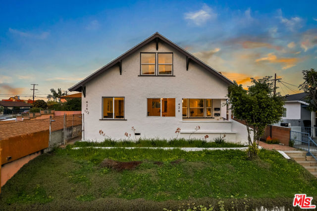 426 N Pacific Avenue, San Pedro CA: https://media.crmls.org/mediaz/ea415c34-0610-4242-ad60-0d86ac5c2691.jpg