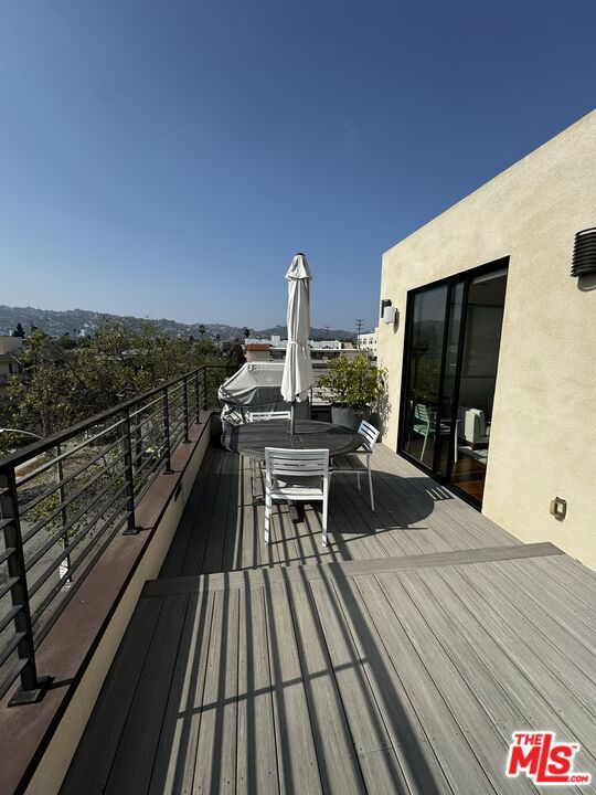 140 S Hayworth Avenue, Los Angeles CA: https://media.crmls.org/mediaz/ea4261d2-8297-4a21-a07f-f682c432017d.jpg