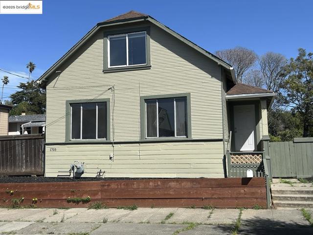 1701 MacArthur Blvd, Oakland CA: https://media.crmls.org/mediaz/ea42a238-5773-4d71-8a1d-2b35135a2a14.jpg