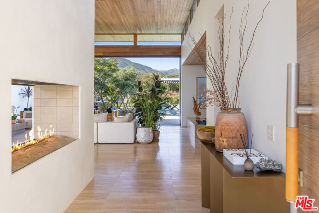 28837 Selfridge Drive, Malibu CA: https://media.crmls.org/mediaz/ea42d041-db8e-4efd-9ccf-f8e62942d1a8.jpg