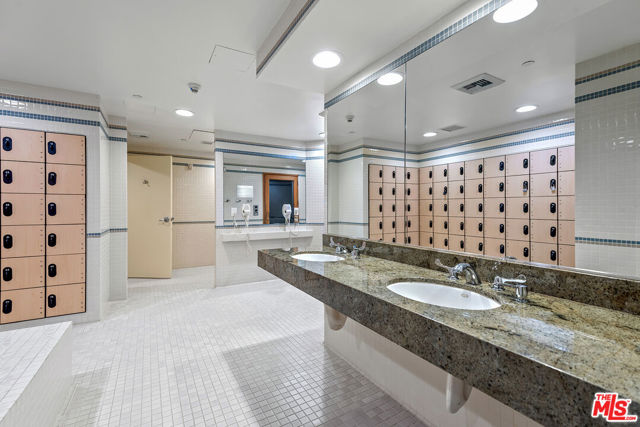 13600 Marina Pointe Drive, Marina del Rey CA: https://media.crmls.org/mediaz/ea42f492-2dcb-41c0-8ee2-f476093d9355.jpg