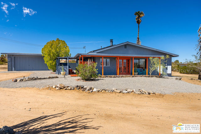 62420 Canterbury Street, Joshua Tree CA: https://media.crmls.org/mediaz/ea42f9db-7d5c-4bdd-9827-5f6c2db95790.jpg