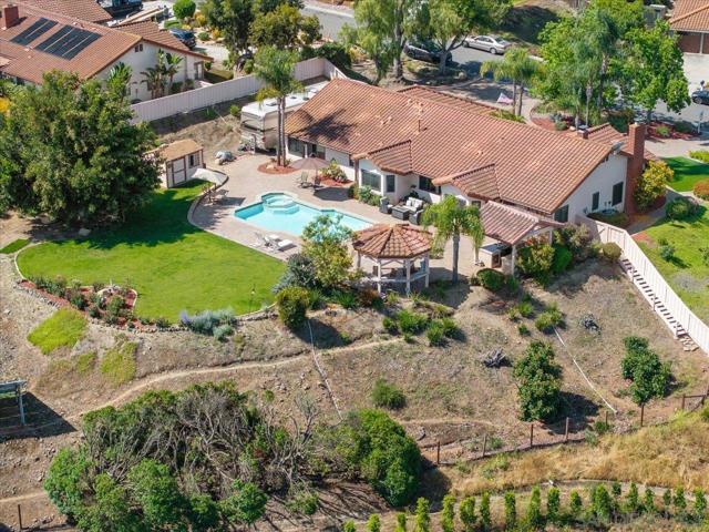 1373 Stoneridge Circle, Escondido CA: https://media.crmls.org/mediaz/ea431a03-2dfe-4a17-b64e-4d3659d39111.jpg