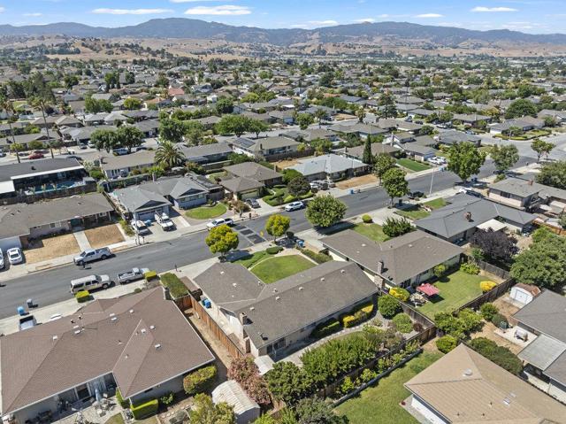 1500 Sunset Drive, Hollister CA: https://media.crmls.org/mediaz/ea438046-9cfb-48fb-81f1-fc37ae9d89f9.jpg