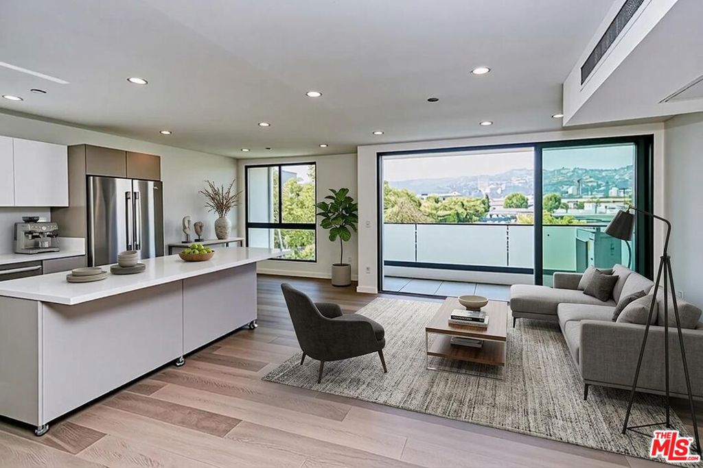 328 N Maple Drive #201