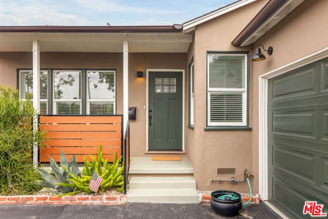 11521 Segrell Way, Culver City CA: https://media.crmls.org/mediaz/ea441eb3-6ac1-40ac-93d7-d9eb4a1084e2.jpg
