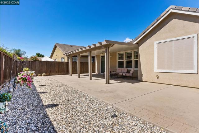 38 Outrigger Way, Discovery Bay CA: https://media.crmls.org/mediaz/ea44cf9d-cc88-4820-b6df-63213655af3a.jpg
