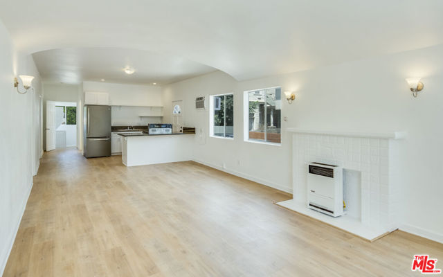 1827 W 24th Street, Los Angeles CA: https://media.crmls.org/mediaz/ea459a24-f4d8-4938-8ad2-832a3a20528c.jpg