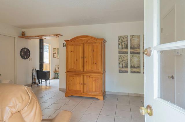 16566 Meridian Road, Salinas CA: https://media.crmls.org/mediaz/ea45b992-259b-4a62-a3a6-abb05cacde88.jpg