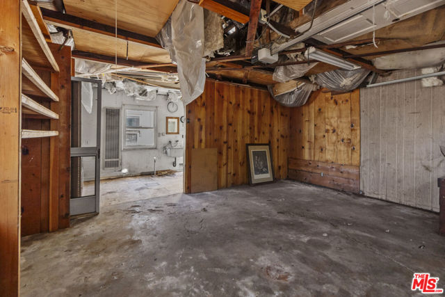 1344 N Parish Place, Burbank CA: https://media.crmls.org/mediaz/ea45c914-b592-494e-afc5-605a52377b68.jpg
