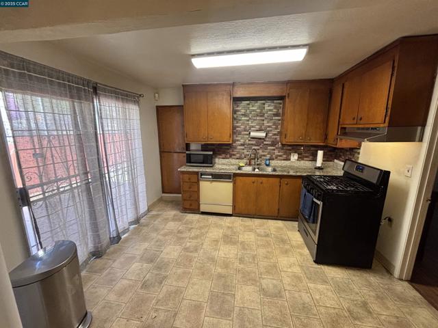 2765 Tuolumne Street, Vallejo CA: https://media.crmls.org/mediaz/ea45d93e-7e37-4914-8510-4cb5e03c0f1a.jpg