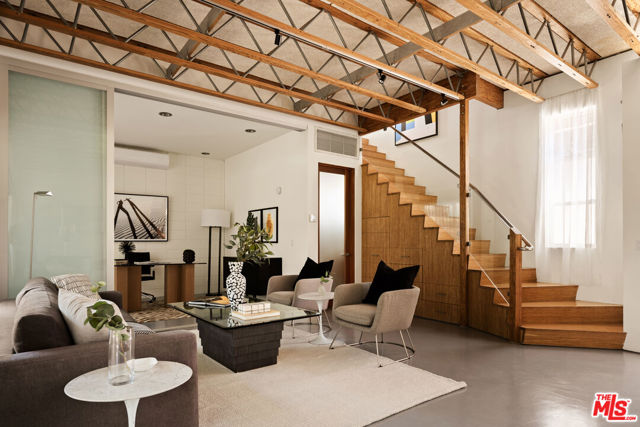 621 San Juan Avenue, Venice CA: https://media.crmls.org/mediaz/ea466cda-8458-4872-86a7-545978fb6a5f.jpg