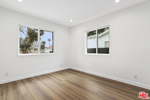 2700 S Palm Grove Avenue, Los Angeles CA: https://media.crmls.org/mediaz/ea471459-6144-455e-bd7c-60b45639f59f.jpg