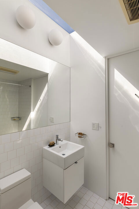 2327 Ewing Street, Los Angeles CA: https://media.crmls.org/mediaz/ea47446a-51bb-4794-9ea3-0c12820fd344.jpg
