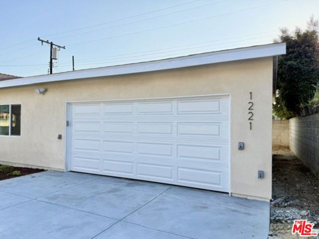 1221 N Azusa Avenue, Azusa CA: https://media.crmls.org/mediaz/ea47d5de-9167-4876-b6fc-b0d95d5b125d.jpg