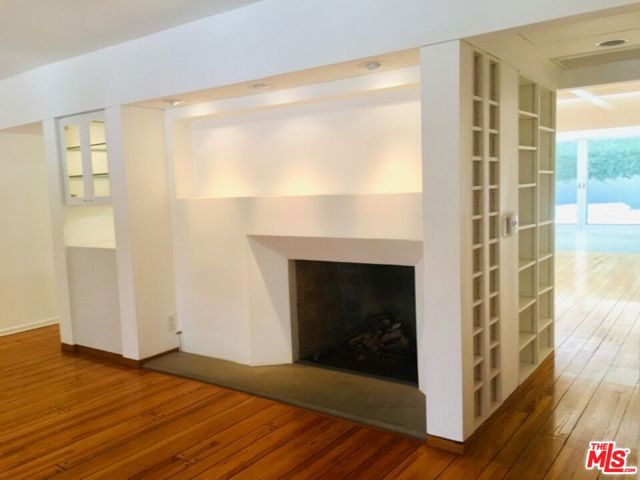 4031 Hollyline Avenue, Sherman Oaks CA: https://media.crmls.org/mediaz/ea480d97-015f-4eba-a57c-cba7dadf0997.jpg