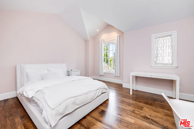 334 S Westgate Avenue, Los Angeles CA: https://media.crmls.org/mediaz/ea489356-69d2-4b81-a749-ae0dc4f81fd2.jpg