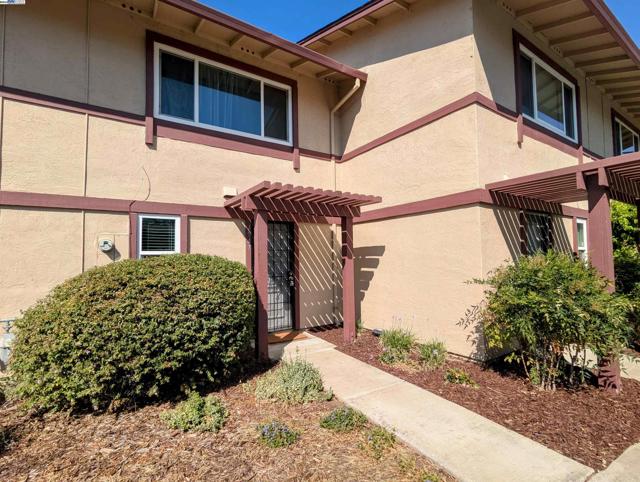 Image 1 of 19 For 1547 Parkwood Pl