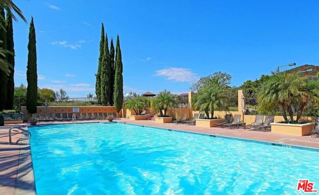 16864 Calle Bellevista, Pacific Palisades CA: https://media.crmls.org/mediaz/ea48b15c-0bdd-47af-b79c-abaa7a41252d.jpg