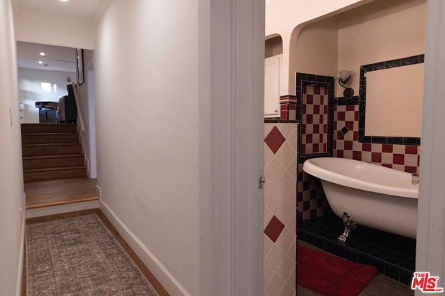 4925 W 20th Street, Los Angeles CA: https://media.crmls.org/mediaz/ea490614-fc85-4e06-becf-bfce8a0c41c3.jpg