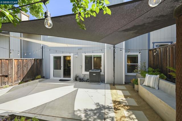 2510 Tea Tree Ct, Martinez CA: https://media.crmls.org/mediaz/ea494171-41fe-491f-90e2-a9ac694c9dca.jpg