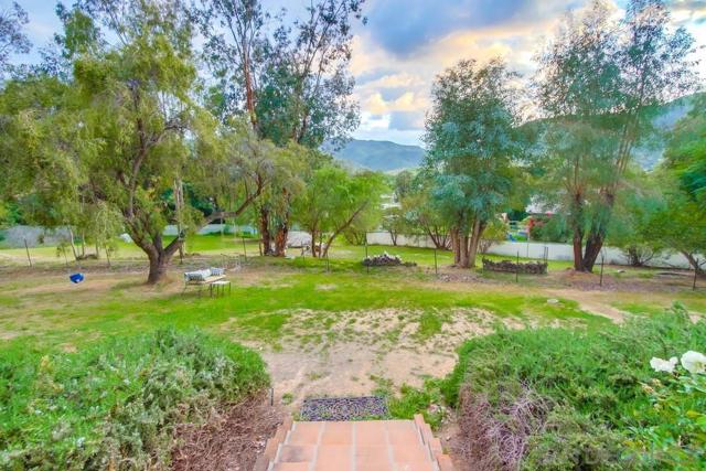 1935 Vista De La Montana, El Cajon CA: https://media.crmls.org/mediaz/ea4a1312-5ee7-4315-9708-eb48be8fa0b9.jpg