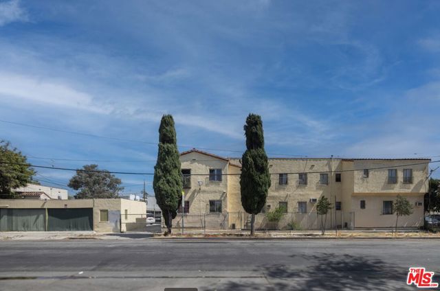 1151 N Kingsley Drive, Los Angeles CA: https://media.crmls.org/mediaz/ea4a90d2-1b61-403e-82ad-ef6a594feac3.jpg