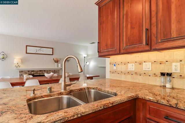 1728 Peachwillow St, Pittsburg CA: https://media.crmls.org/mediaz/ea4aff5d-4352-4fc5-99ef-ac6d3ecfc079.jpg