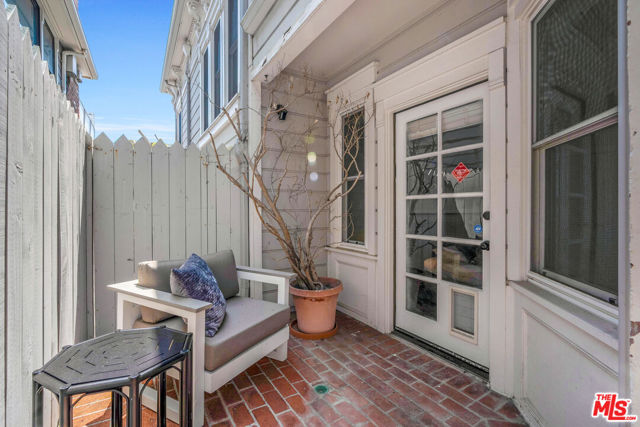 2622 2nd Street, Santa Monica CA: https://media.crmls.org/mediaz/ea4b35b5-fe87-426a-acd1-107860af9573.jpg