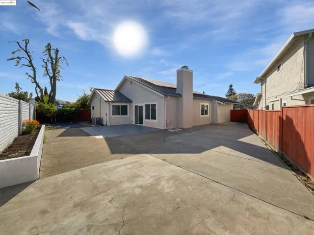 2579 Bishop Ave, Fremont CA: https://media.crmls.org/mediaz/ea4b67fb-efb0-44ce-86b2-4943c36995f0.jpg