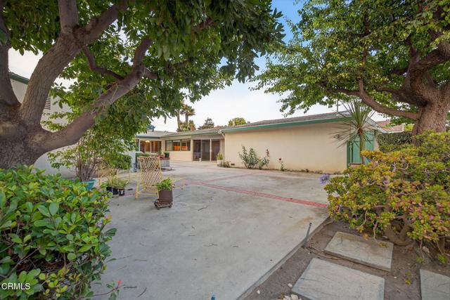 640 Fernwood Drive, Oxnard CA: https://media.crmls.org/mediaz/ea4c14b1-6dd0-4033-a5b1-72bc235487e2.jpg