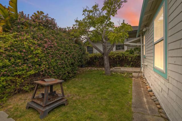 399 13th Avenue, Santa Cruz CA: https://media.crmls.org/mediaz/ea4c48fd-a6d6-4757-b418-08b4f33e5c5b.jpg