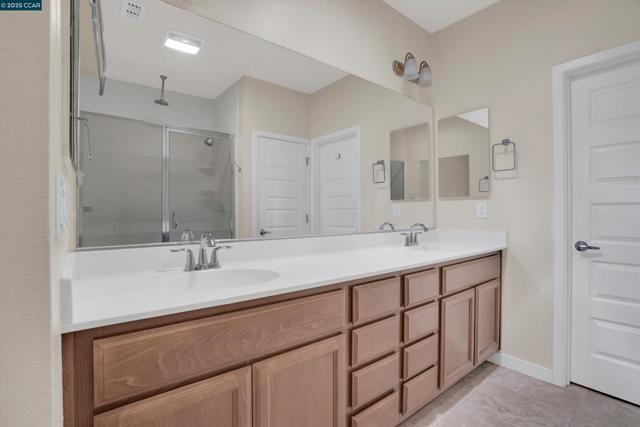 1030 Clear Lake Dr, Oakley CA: https://media.crmls.org/mediaz/ea4c4bd6-17e8-408e-9d16-1b5ac7ff08e3.jpg
