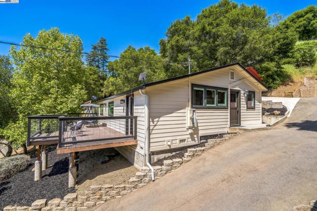 18698 Cull Canyon Rd, Castro Valley CA: https://media.crmls.org/mediaz/ea4c78b2-8b0e-42e9-89ae-7c41a3e36489.jpg