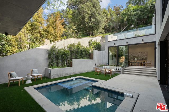 3670 Buena Park Drive, Studio City CA: https://media.crmls.org/mediaz/ea4cc3de-b3cc-4a84-a8e2-338ff4b52953.jpg