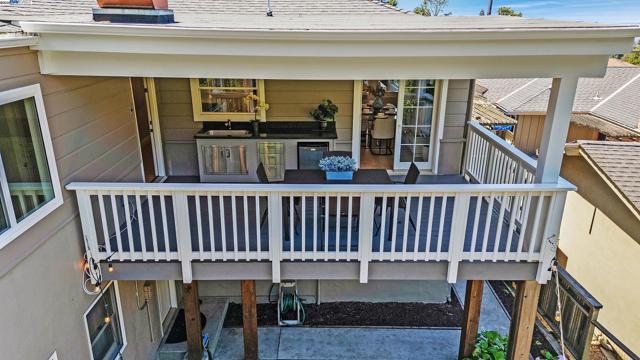 5601 Castle Dr, Oakland CA: https://media.crmls.org/mediaz/ea4d2685-af2e-4024-90e2-cbe5b9b05d24.jpg