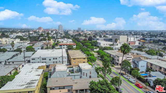 1254 9th Street, Santa Monica CA: https://media.crmls.org/mediaz/ea4d457e-4d4f-46e3-b00c-cea8971db84c.jpg