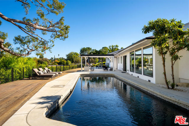 19536 Wells Drive, Tarzana CA: https://media.crmls.org/mediaz/ea4da469-d628-4ea0-aa23-f008bd9ea475.jpg