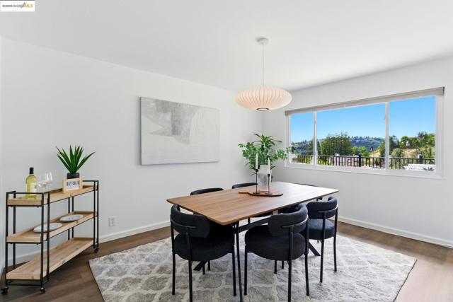 7927 Phaeton Dr, Oakland CA: https://media.crmls.org/mediaz/ea4dd3ea-a28a-4a26-829d-e37a42a6e991.jpg