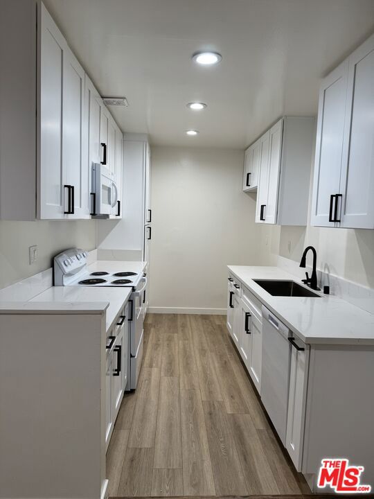 5400 Newcastle Avenue, Encino CA: https://media.crmls.org/mediaz/ea4ddee9-7b86-4de1-87e8-1445f8bbd9f6.jpg