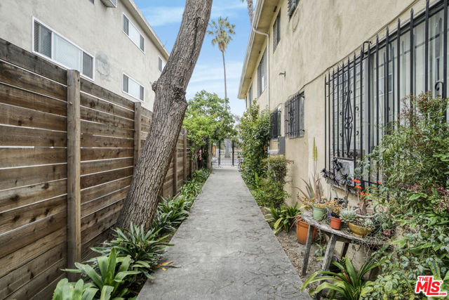 2314 S Corning Street, Los Angeles CA: https://media.crmls.org/mediaz/ea4e81ff-f019-4817-9af2-064d87eebee8.jpg