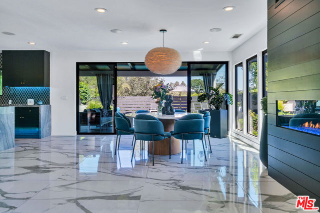 3001 Dona Nenita Place, Studio City CA: https://media.crmls.org/mediaz/ea4e9c24-9dc2-4db8-890a-74ba979bc959.jpg