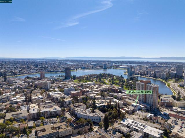 58 Vernon St, Oakland CA: https://media.crmls.org/mediaz/ea4ee103-fb75-42ff-bdab-c0b94ffb901c.jpg