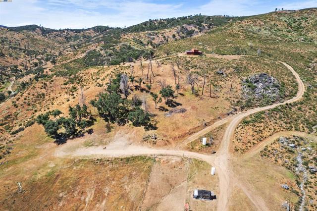 11821 Del Puerto Canyon Rd, Livermore CA: https://media.crmls.org/mediaz/ea509939-6bea-4888-ae09-7d4398e262e8.jpg