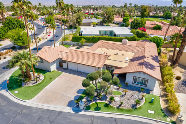 39060 Kilimanjaro Court, Palm Desert CA: https://media.crmls.org/mediaz/ea511963-ce74-44c3-a36b-b0f5379df582.jpg