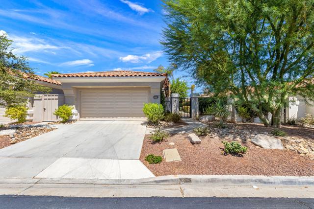 502 Desert Holly Drive, Palm Desert CA: https://media.crmls.org/mediaz/ea521143-7e86-4c79-8359-2b00324c0a24.jpg