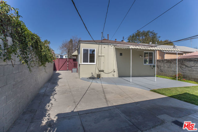 11750 Tennessee Avenue, Los Angeles CA: https://media.crmls.org/mediaz/ea5229c8-7bbf-4a8b-a678-f0baae379266.jpg