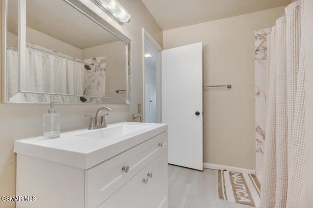 246 W Vineyard Avenue, Oxnard CA: https://media.crmls.org/mediaz/ea5229fc-1c9f-44db-8111-e849f5cf519f.jpg