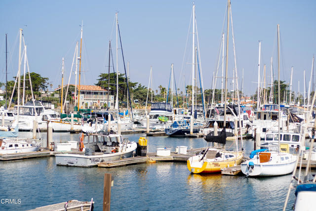 3500 Ocean Drive, Oxnard CA: https://media.crmls.org/mediaz/ea5291d3-9a00-4cfe-8f0d-3698f17cf0c8.jpg
